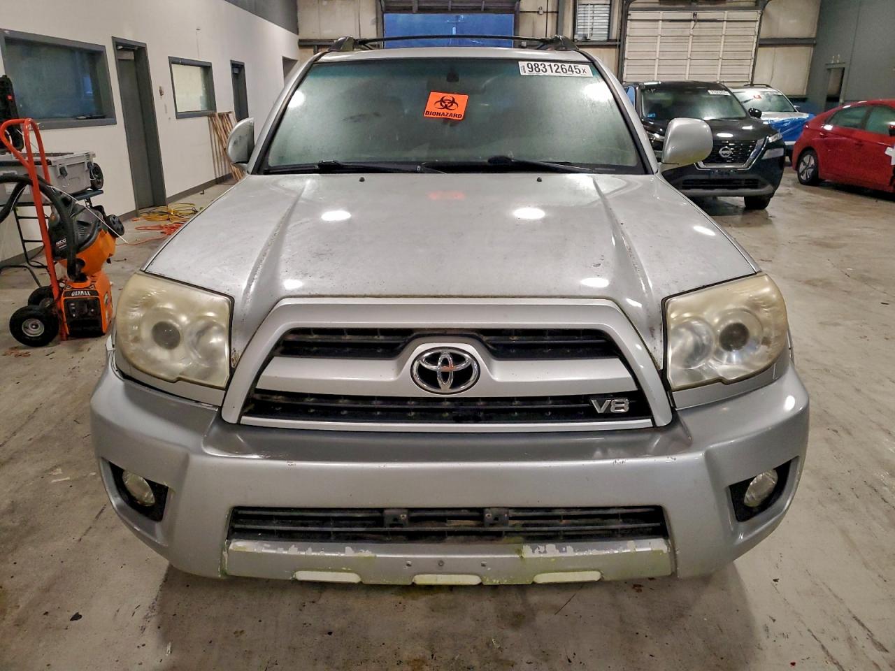 Toyota 4Runner Limited Image 2