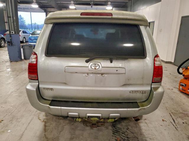 Toyota 4Runner Limited Image 6