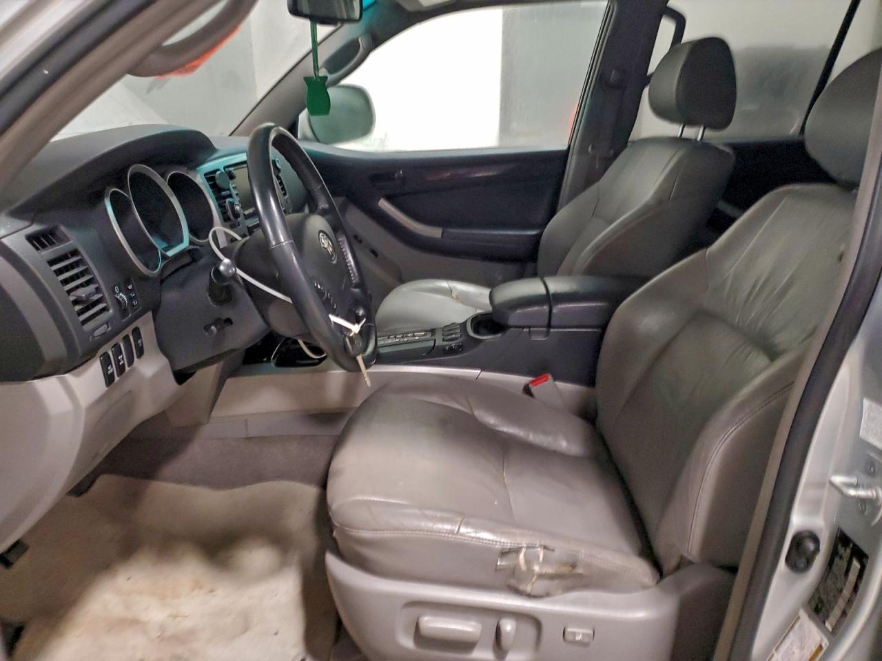 Toyota 4Runner Limited Image 9