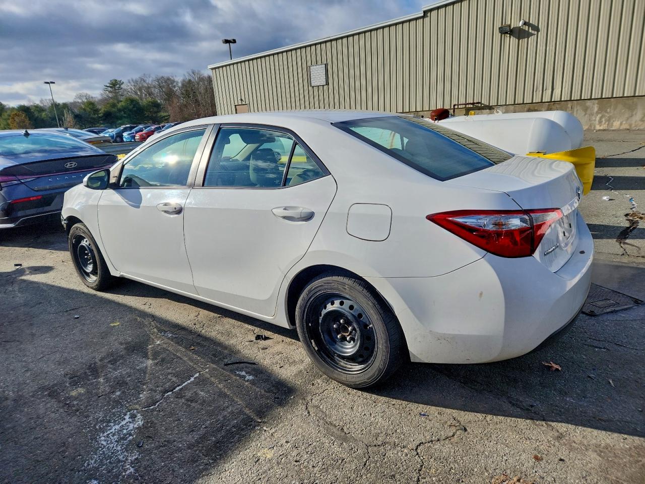 Toyota Corolla L Image 2