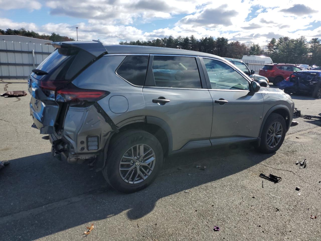 Nissan Rogue S Image 2