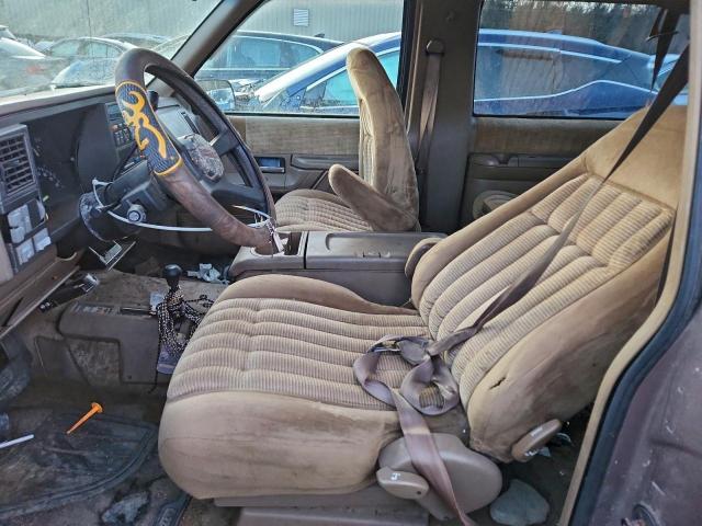 Chevrolet Blazer K1500 Image 2