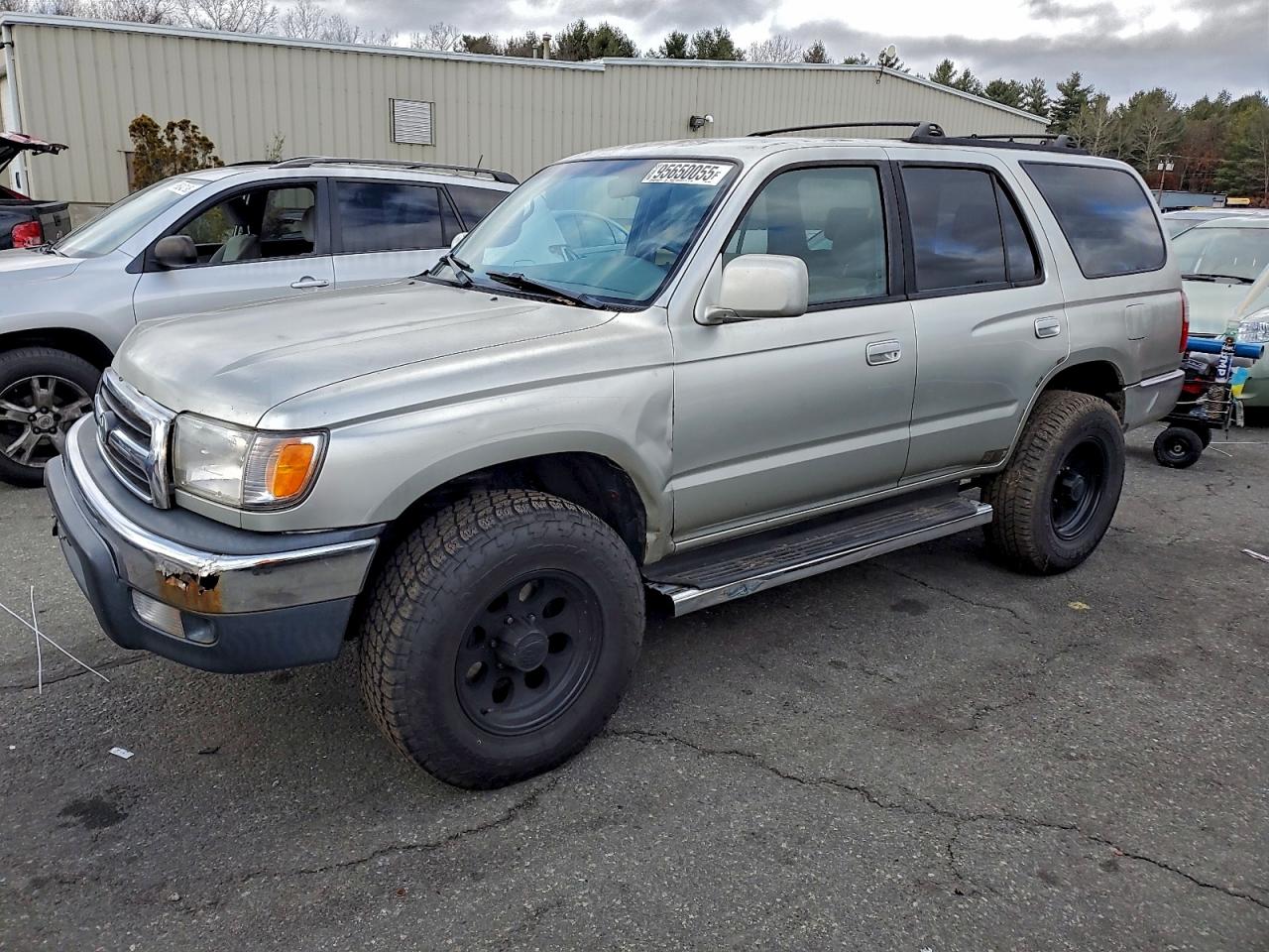 Toyota 4Runner Sr5 Image 1