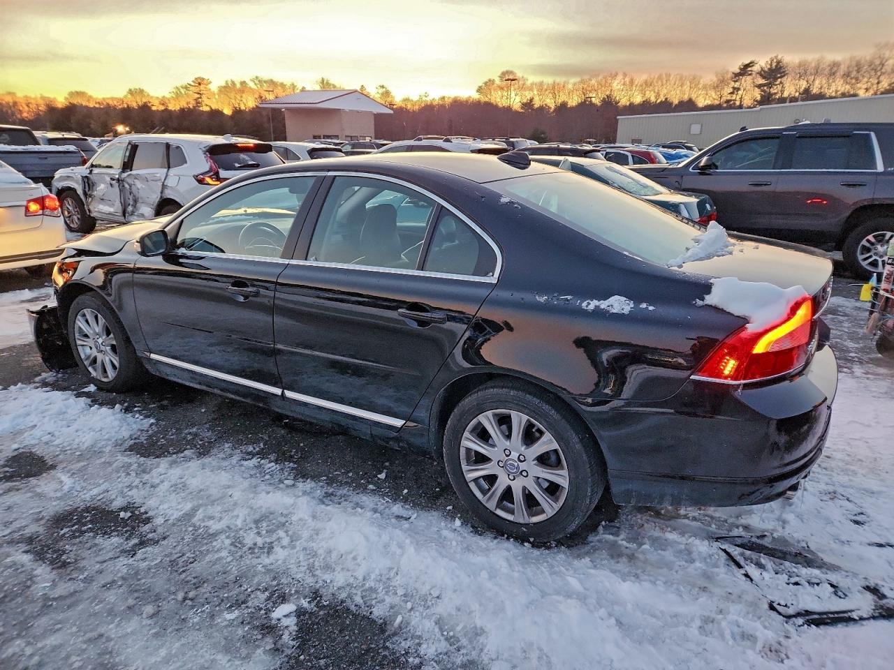 Volvo S80 3.2 Image 2