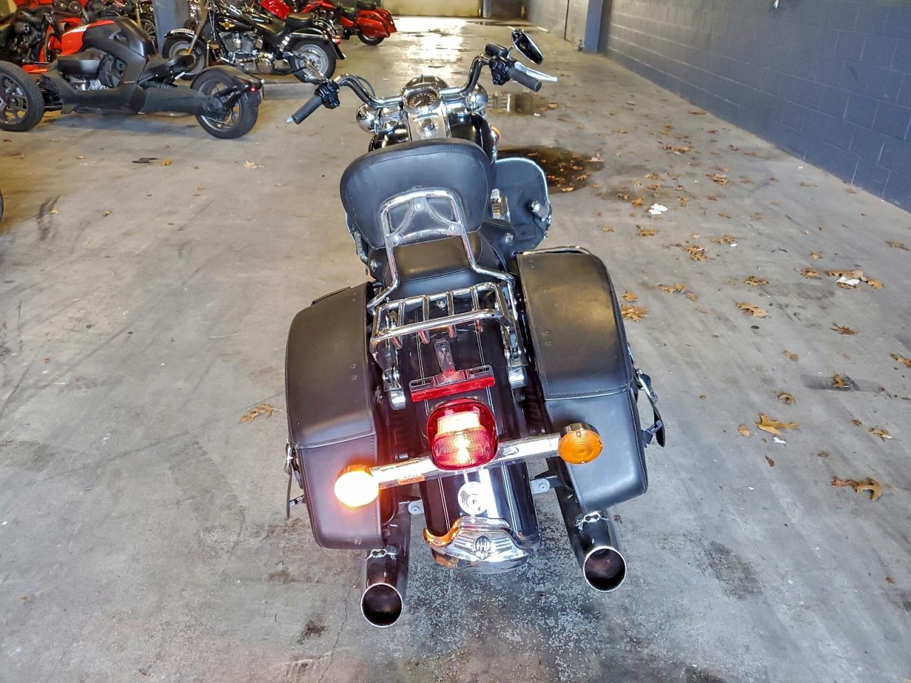 Harley-Davidson Fl Road King Classic Image 2