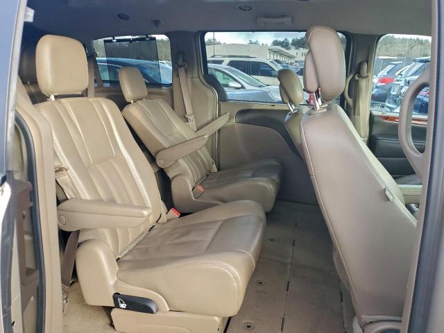 Chrysler Minivan Touring Image 9