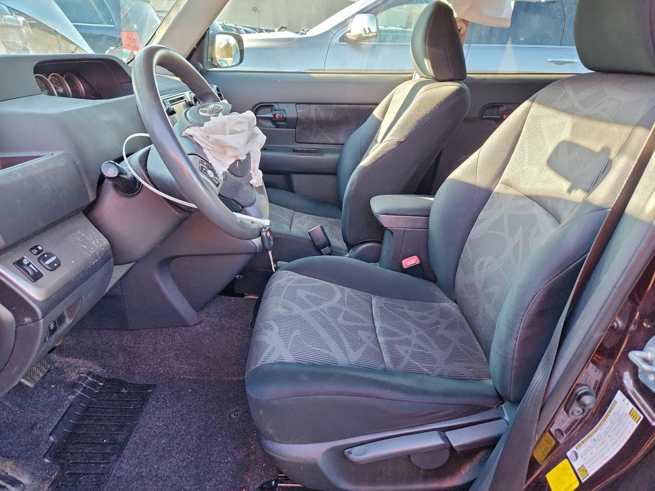 Toyota Scion Image 8