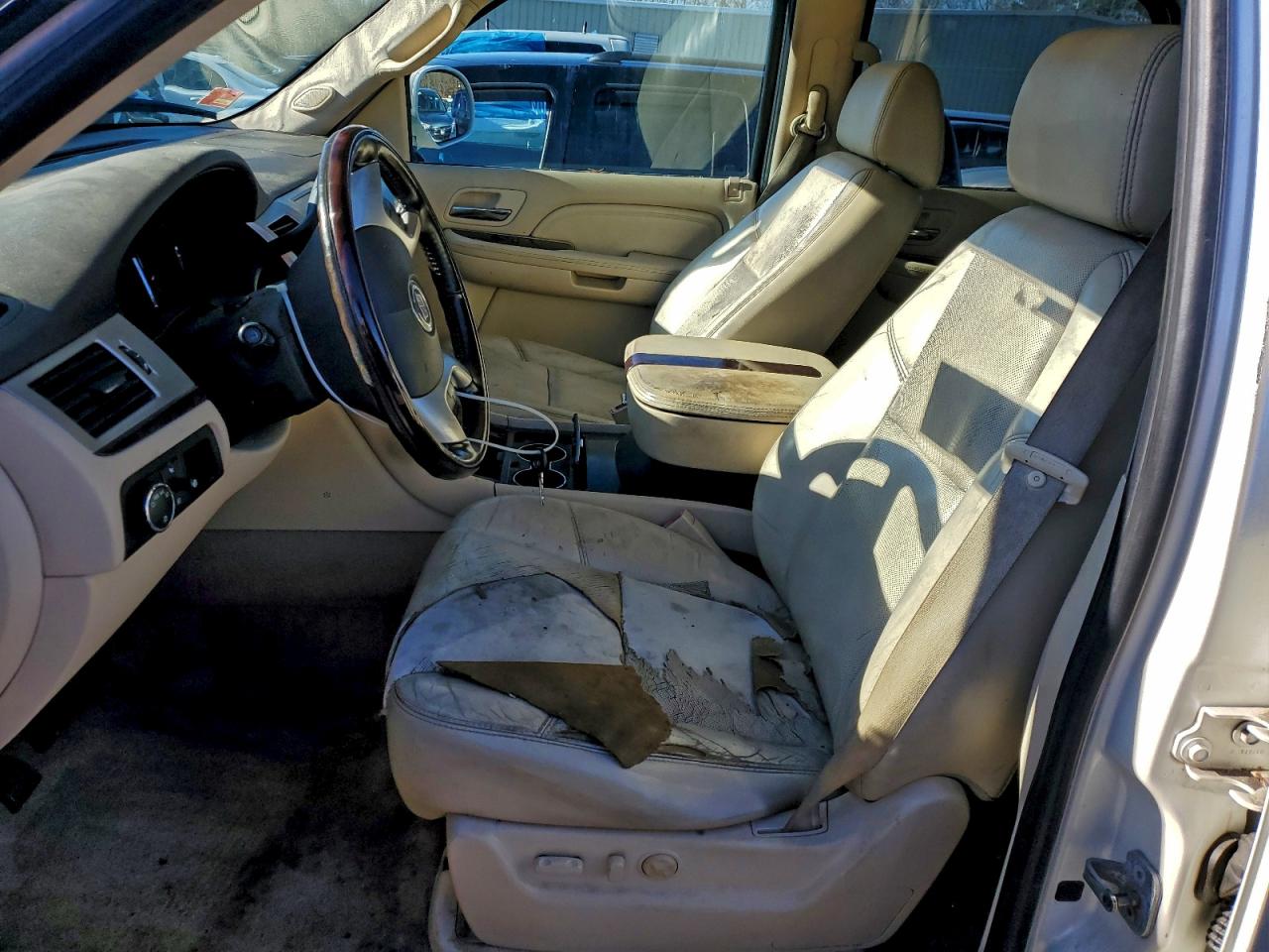 Cadillac Escalade Luxury Image 11