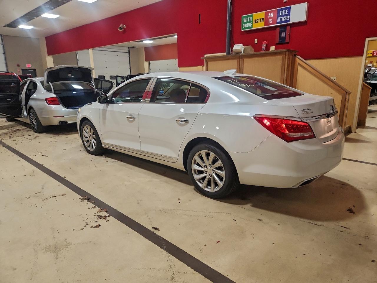 Buick LaCrosse Image 5