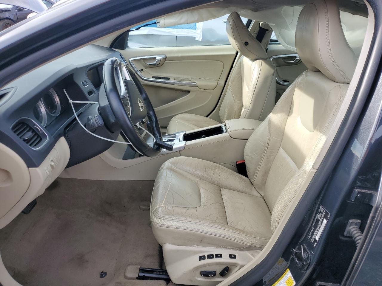 Volvo S60 T5 Image 3