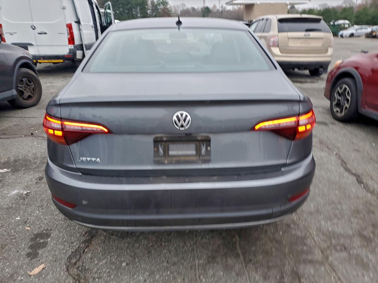 Volkswagen Jetta S Image 3