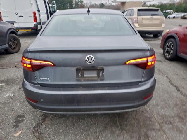 Volkswagen Jetta S Image 3