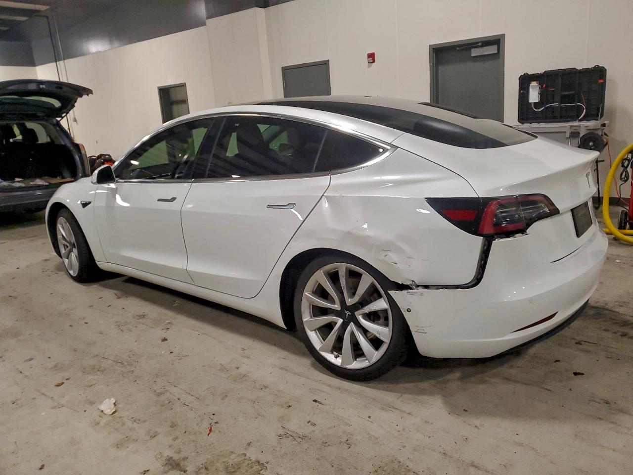 Tesla Model 3 Image 12