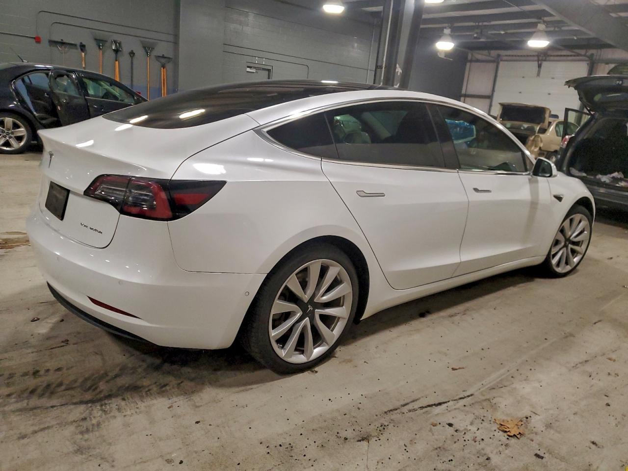 Tesla Model 3 Image 11