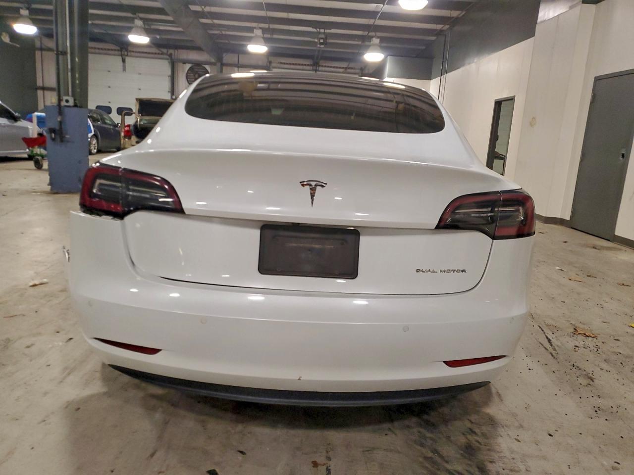 Tesla Model 3 Image 5