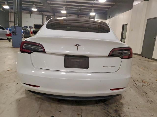 Tesla Model 3 Image 5