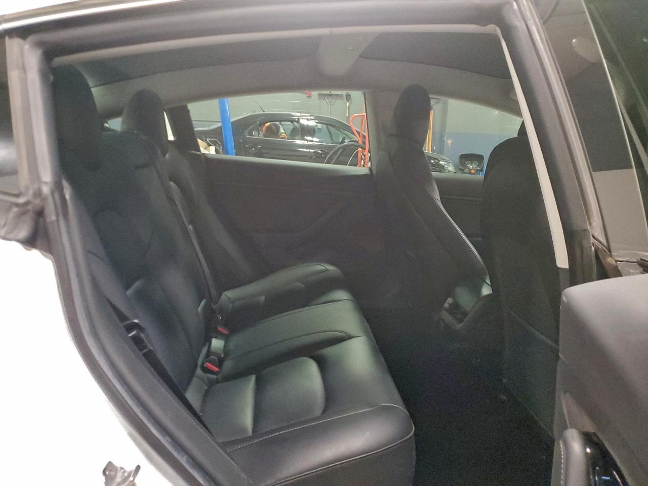 Tesla Model 3 Image 4