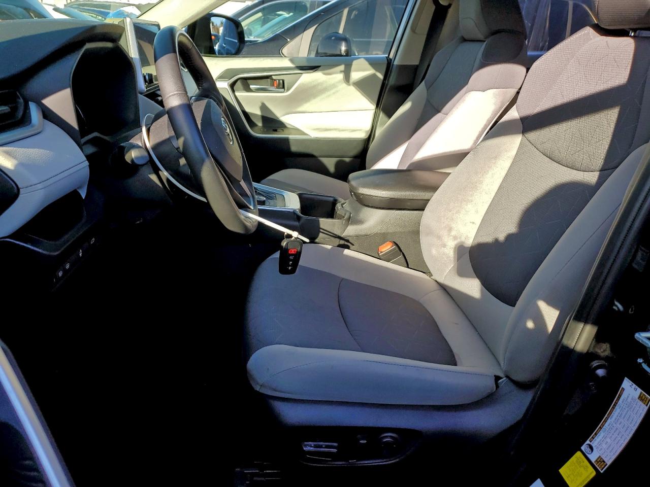 Toyota RAV4 Xle Image 12