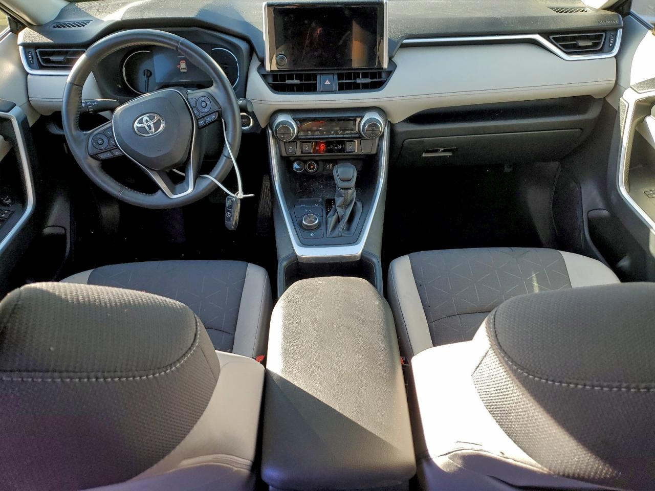 Toyota RAV4 Xle Image 9