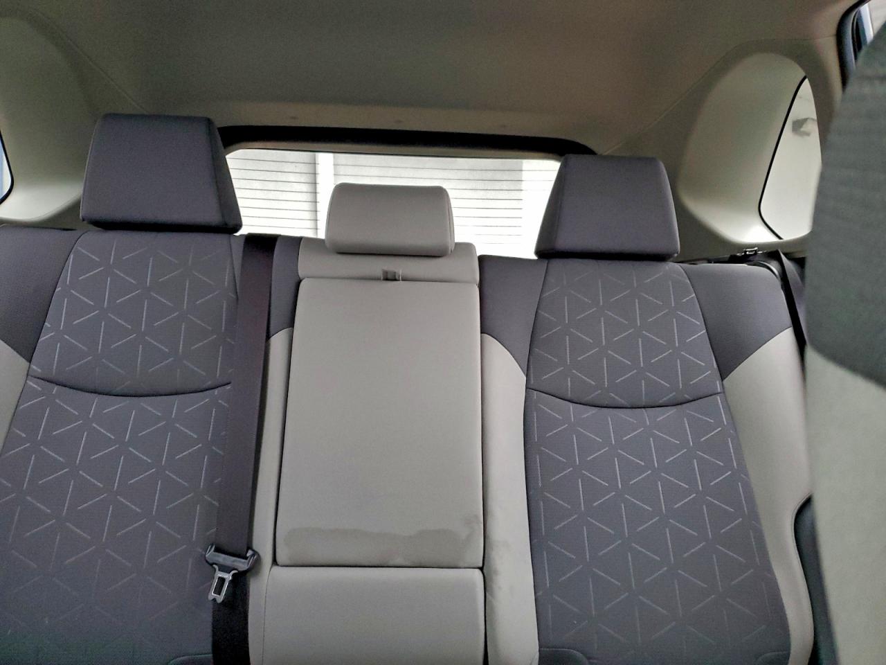 Toyota RAV4 Xle Image 10