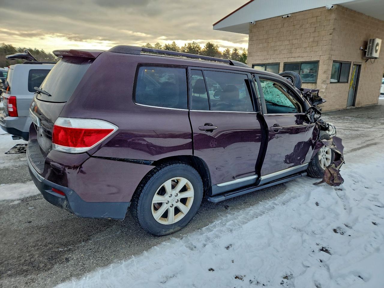 Toyota Highlander Base Image 2