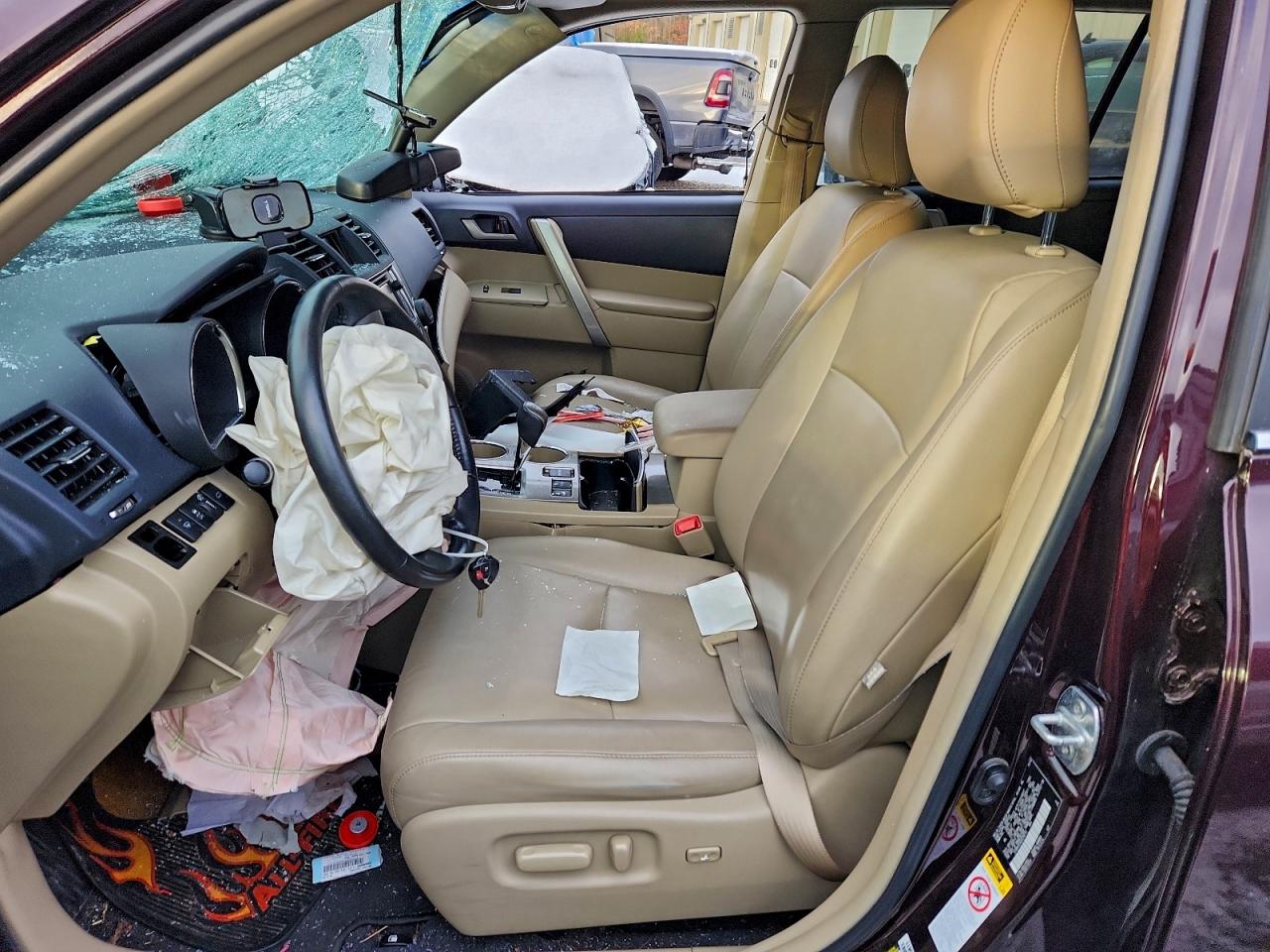 Toyota Highlander Base Image 6