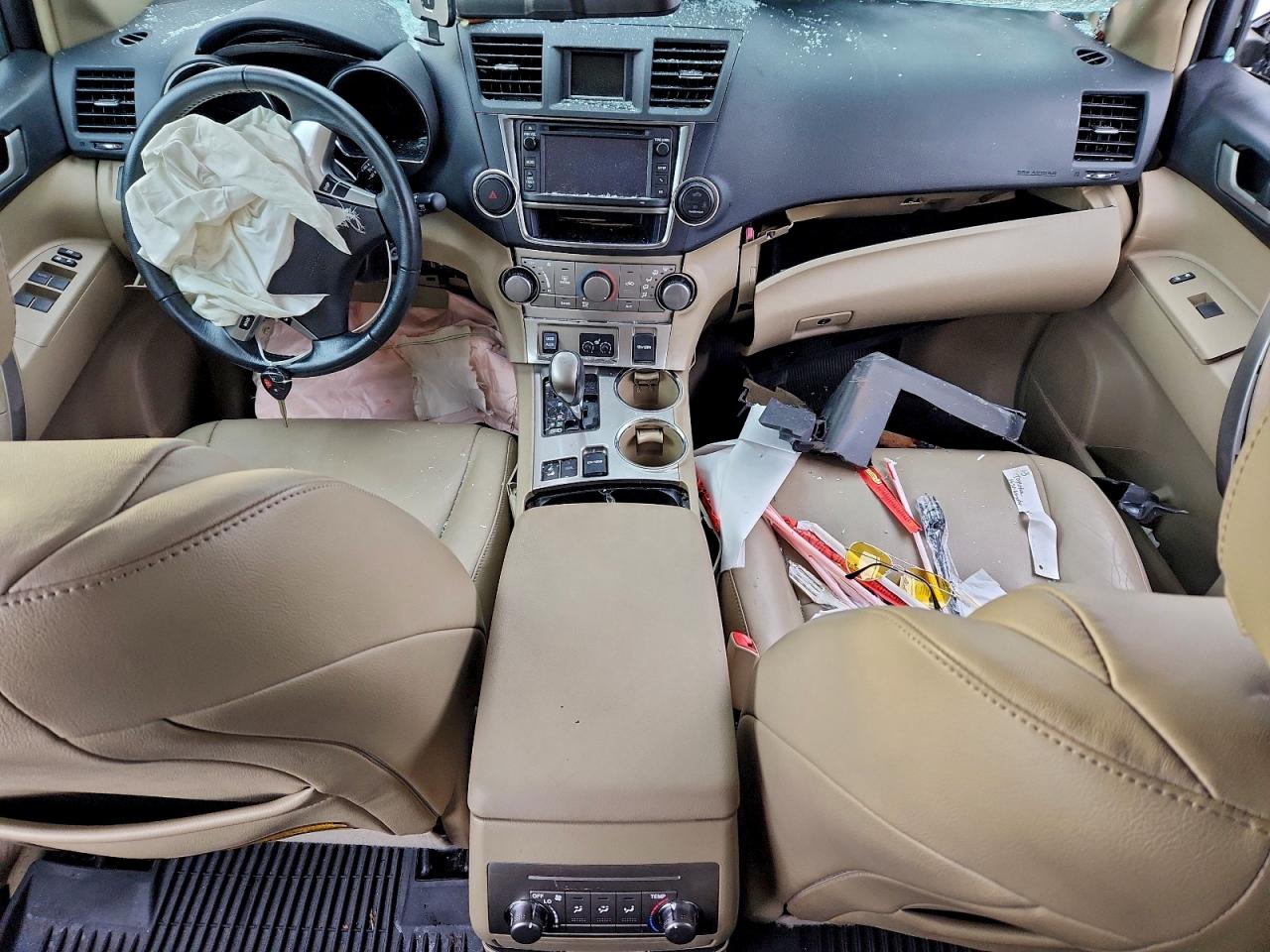 Toyota Highlander Base Image 9