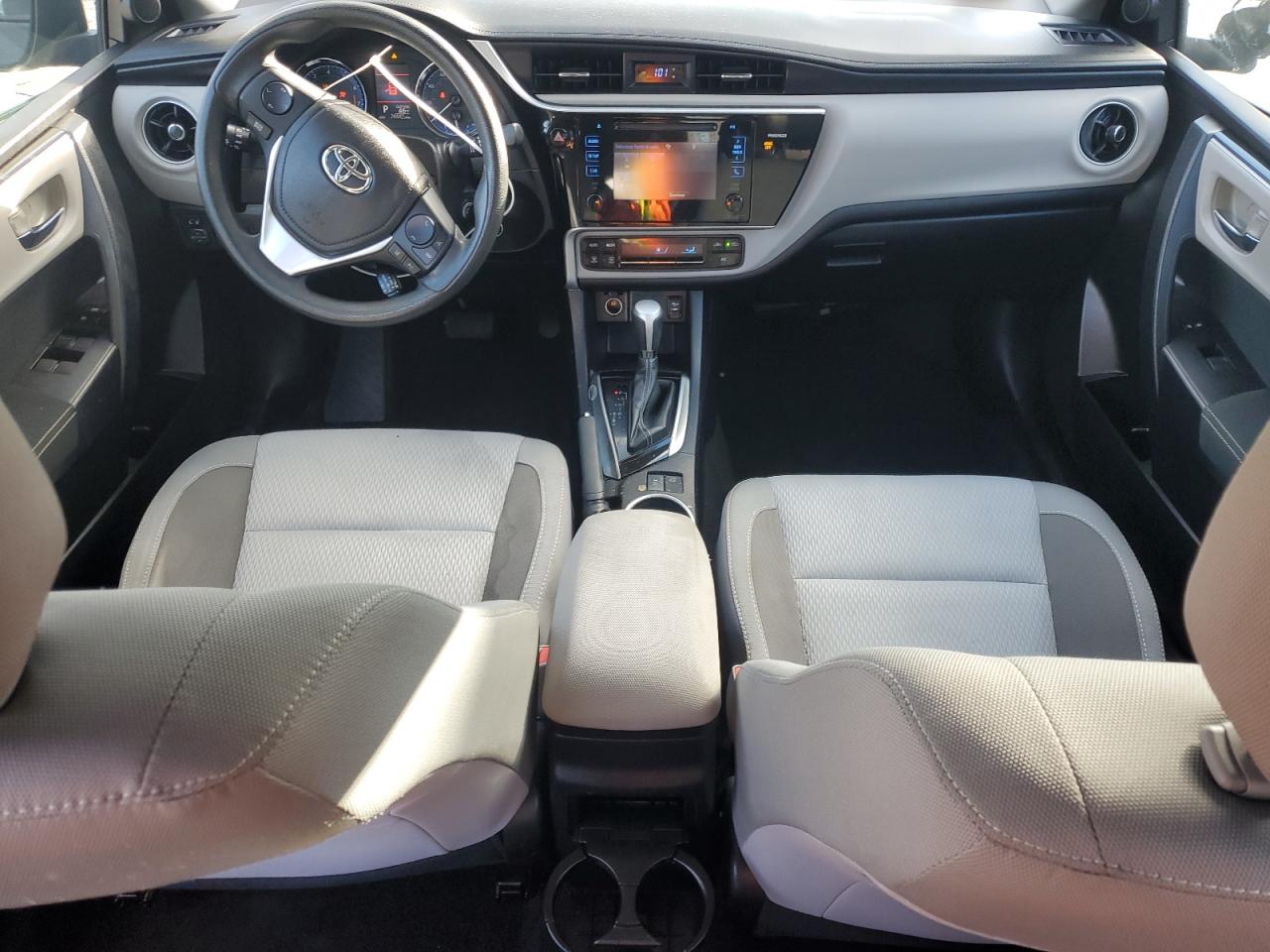 Toyota Corolla L Image 5