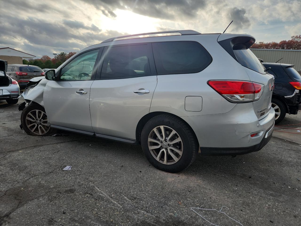 Nissan Pathfinder S Image 6