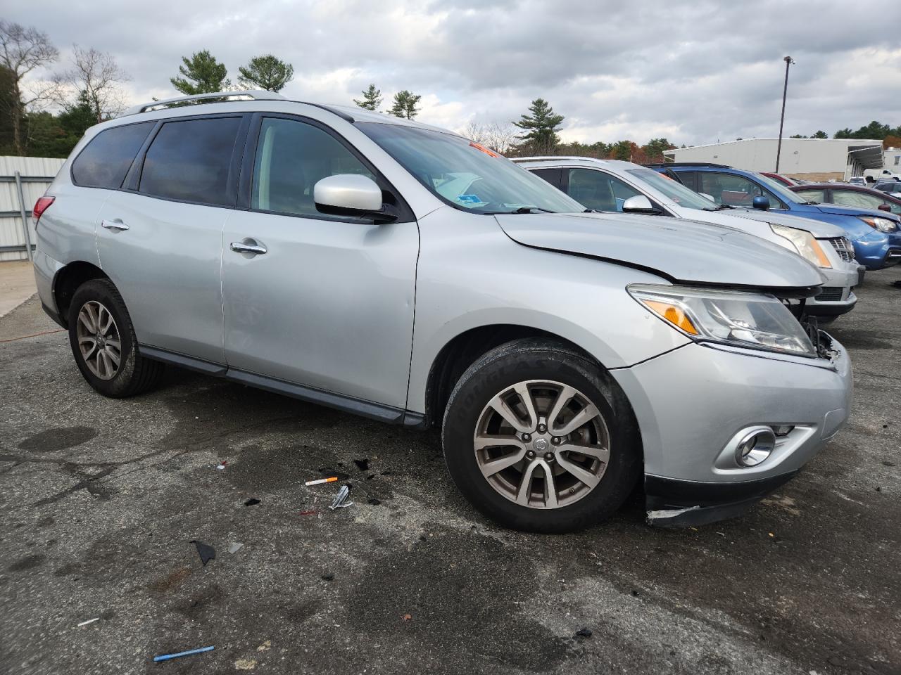 Nissan Pathfinder S Image 2