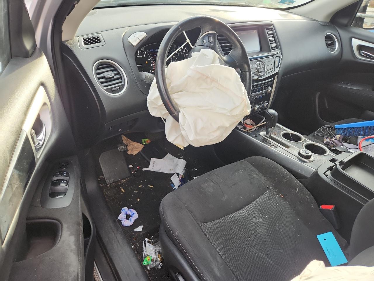 Nissan Pathfinder S Image 10