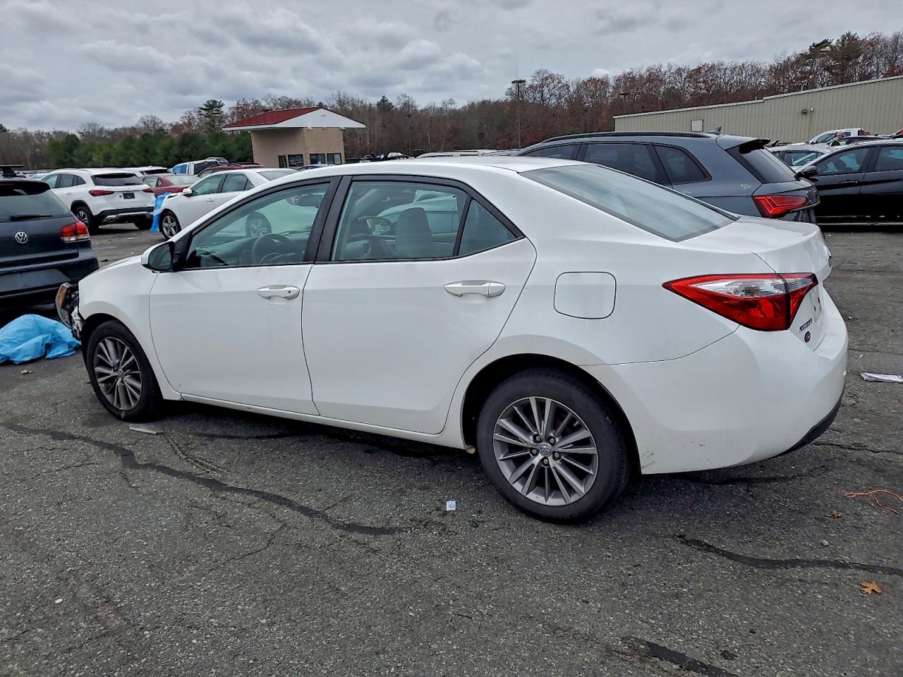 Toyota Corolla L Image 2