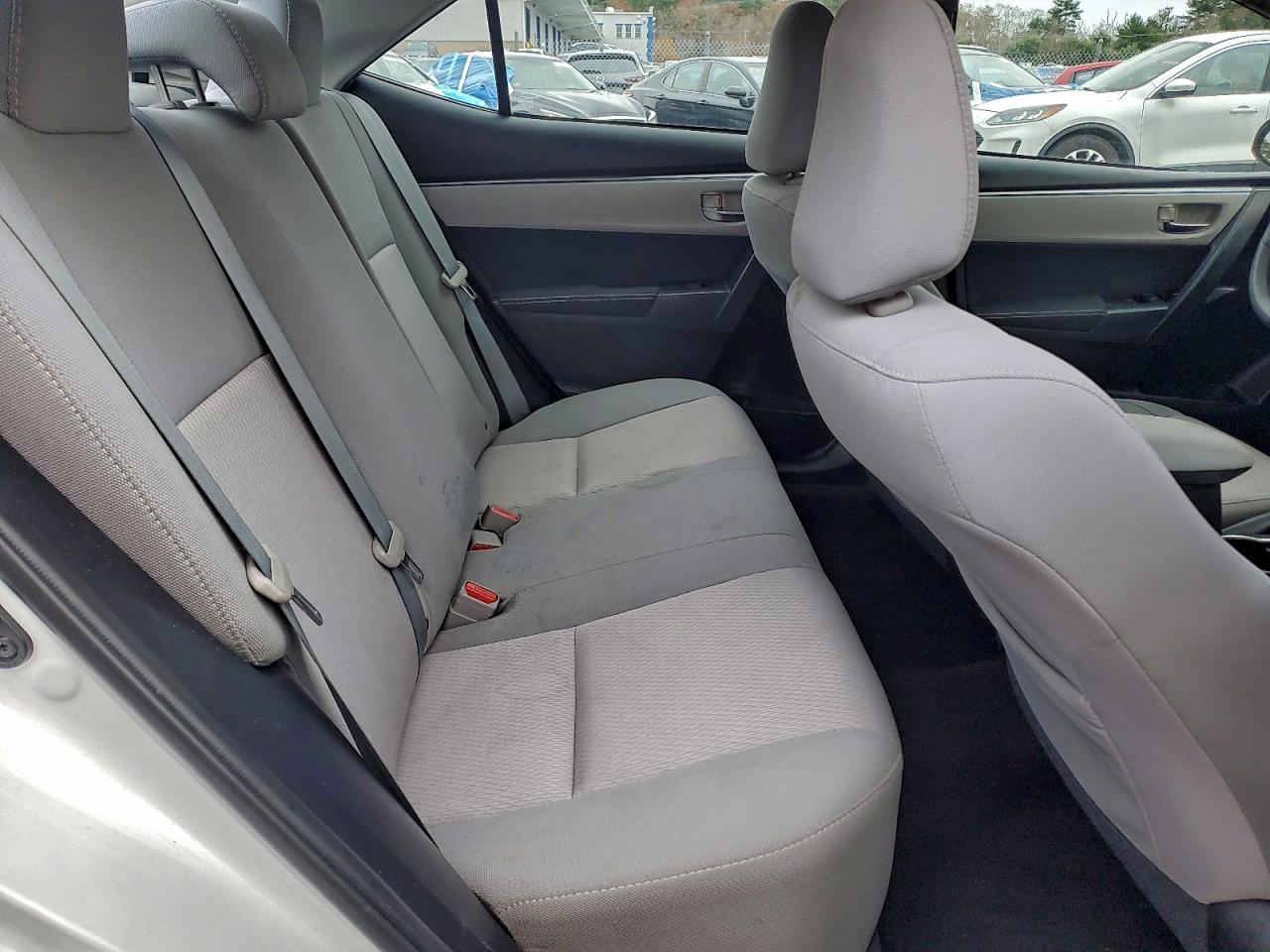 Toyota Corolla L Image 6