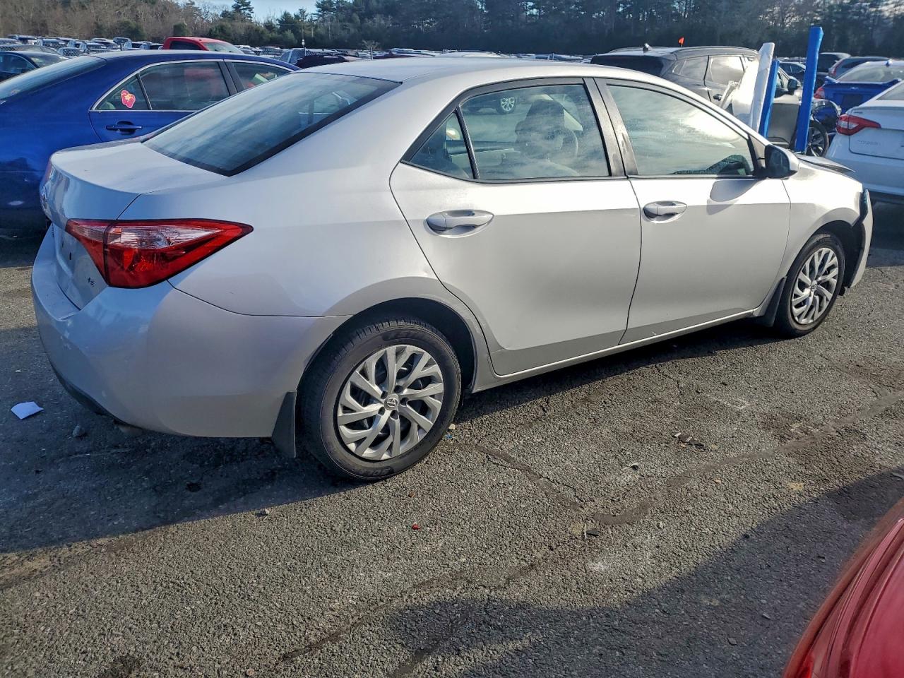 Toyota Corolla L Image 6