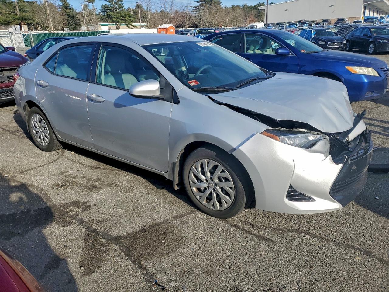 Toyota Corolla L Image 4