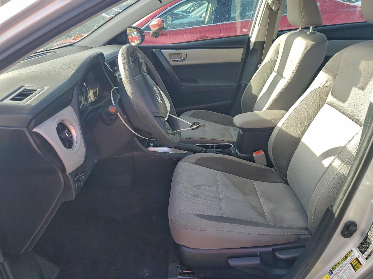 Toyota Corolla L Image 3