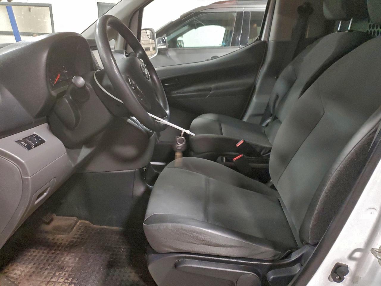 Nissan Nv 2.5s Image 6