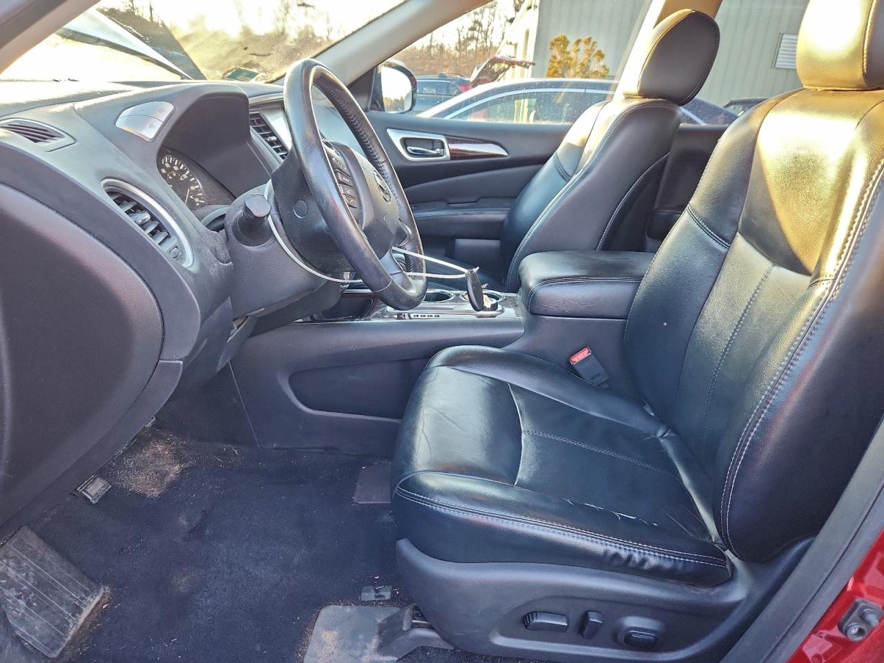 Nissan Pathfinder S Image 8