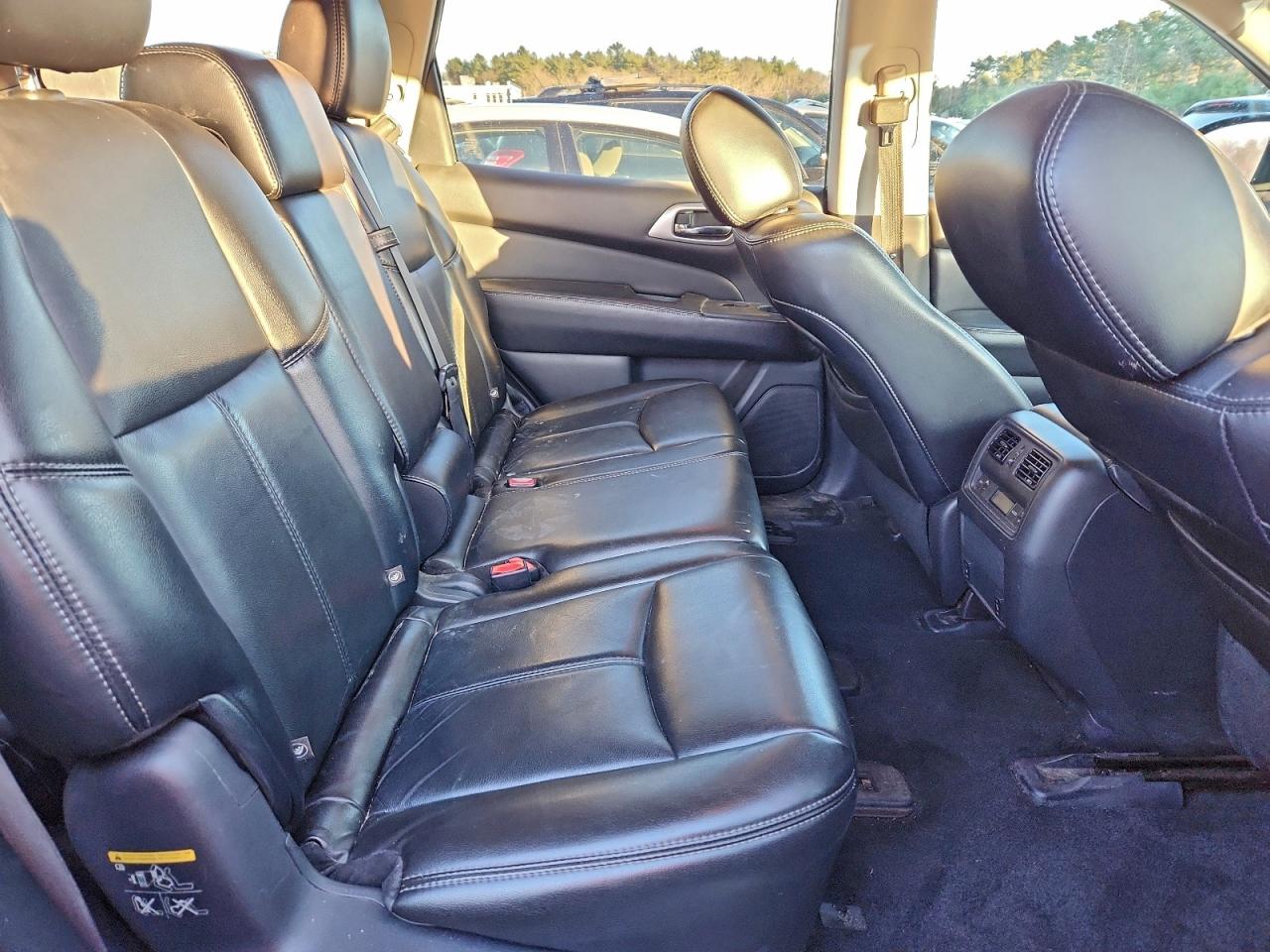 Nissan Pathfinder S Image 4