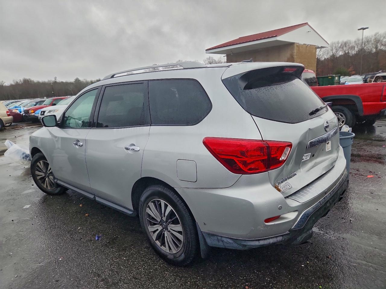 Nissan Pathfinder S Image 5