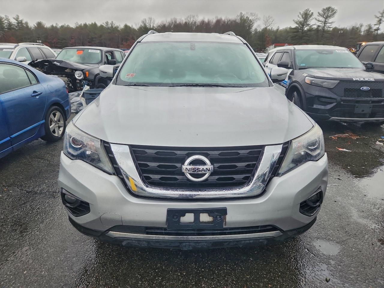 Nissan Pathfinder S Image 3