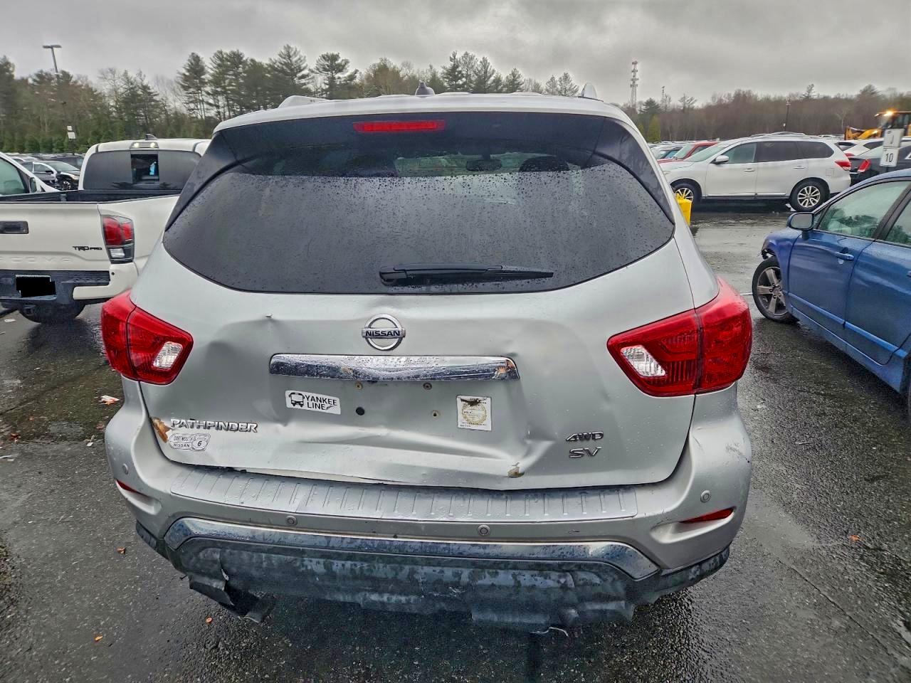 Nissan Pathfinder S Image 6