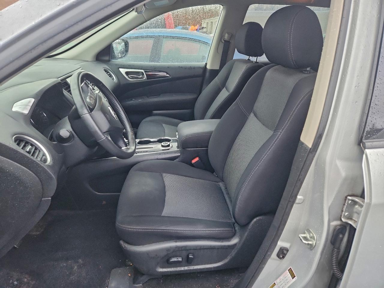 Nissan Pathfinder S Image 7