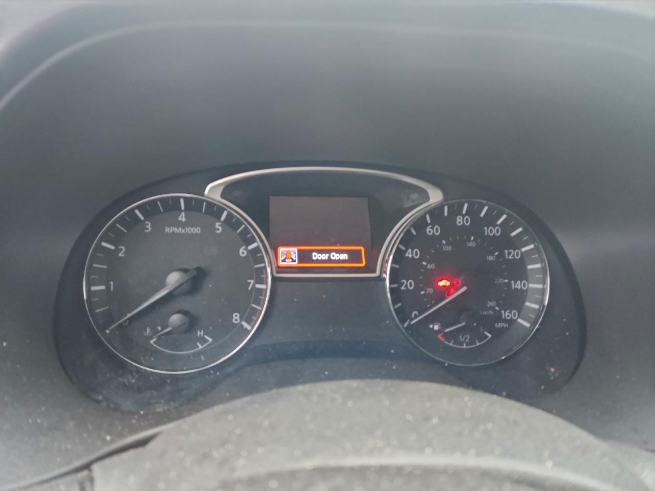 Nissan Pathfinder S Image 8