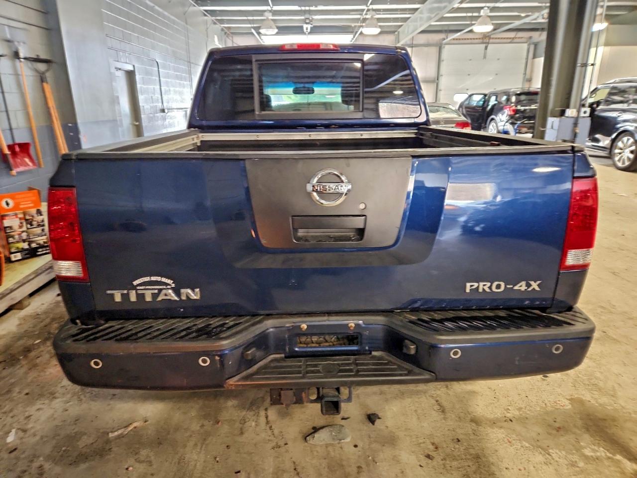 Nissan Titan S Image 10