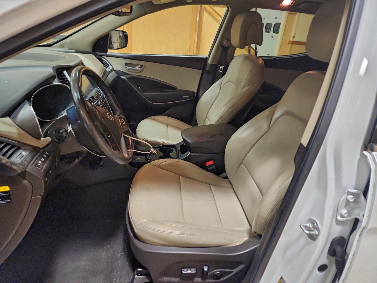 Hyundai SANTA FE Image 6