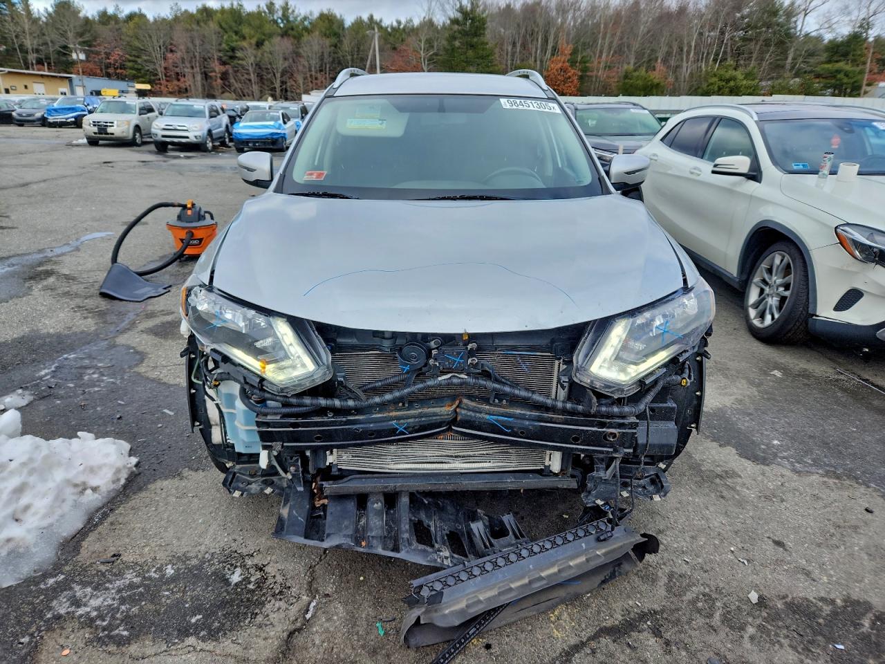 Nissan Rogue S Image 2