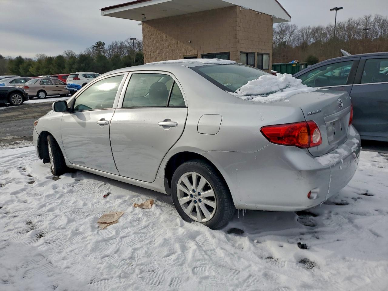 Toyota Corolla Base Image 6