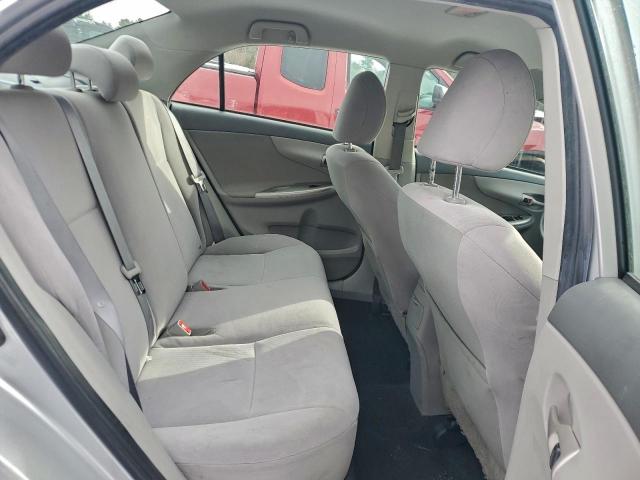 Toyota Corolla Base Image 10