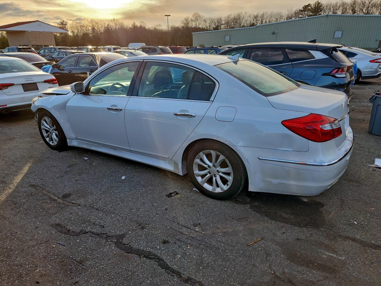 Hyundai Genesis 3.8l Image 2